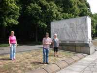 Scene bij het russisch monument 2.jpg